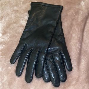 Women’s Black Leather Gloves